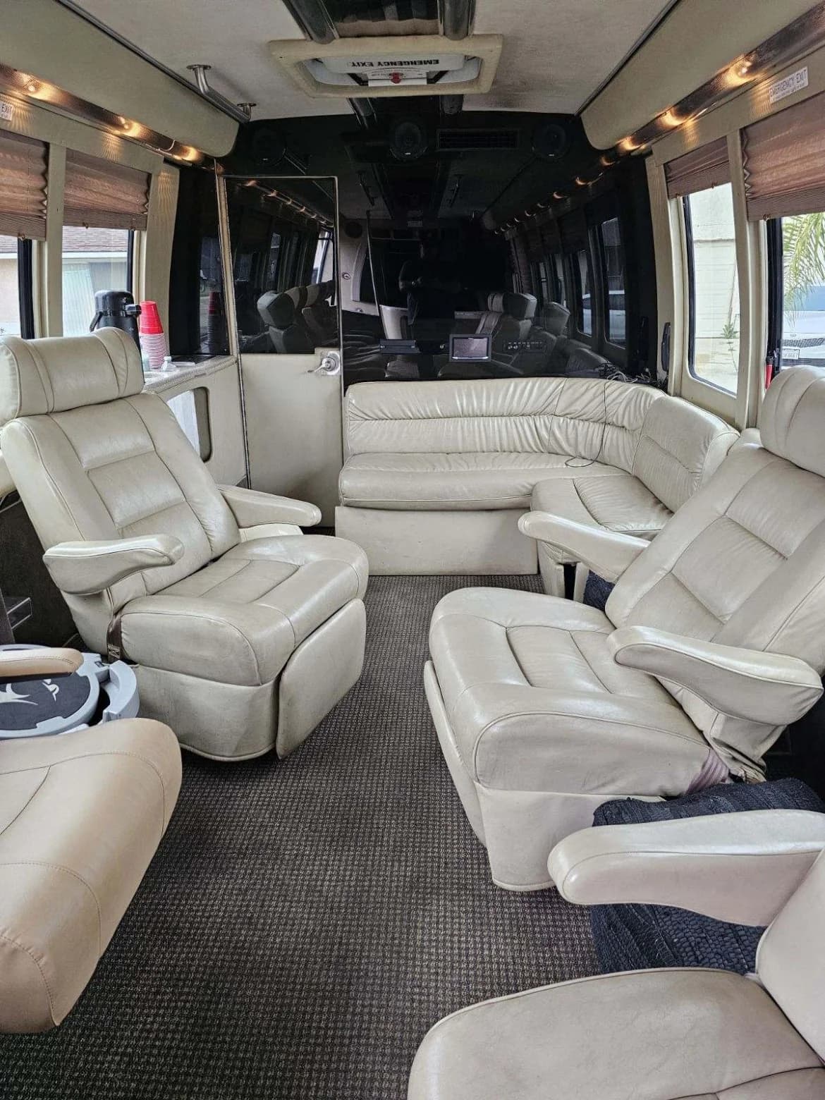 2006 Ford E450 Krystal Koach Limo Bus - Image 10