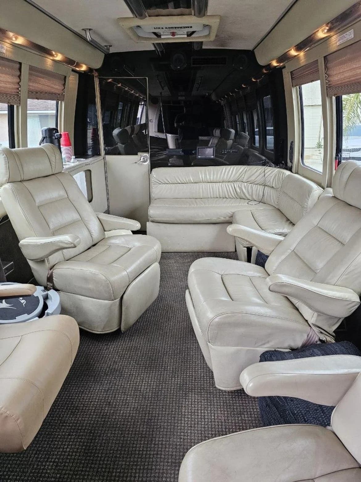 2006 Ford E450 Krystal Koach Limo Bus - Image 11