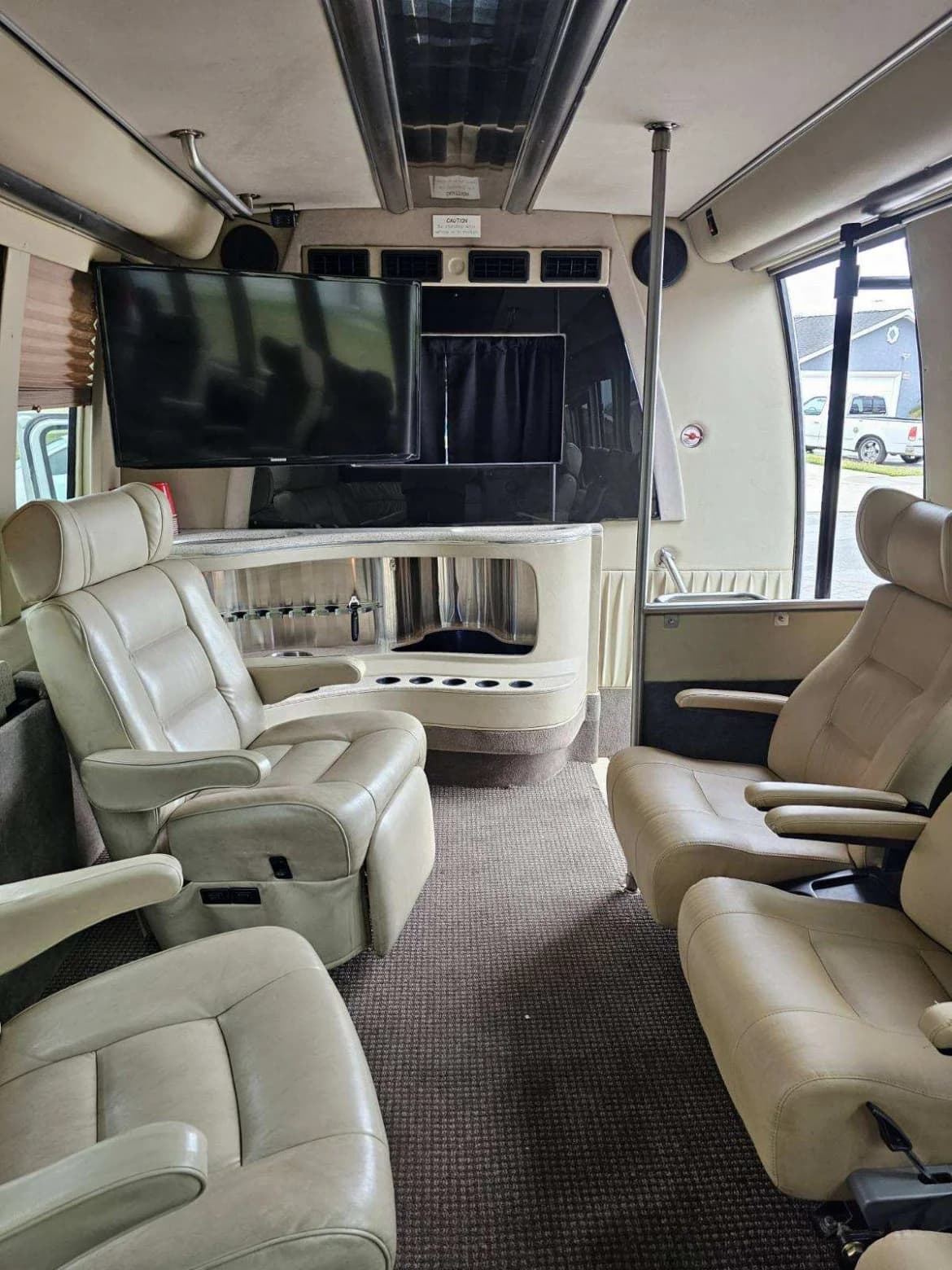 2006 Ford E450 Krystal Koach Limo Bus - Image 12