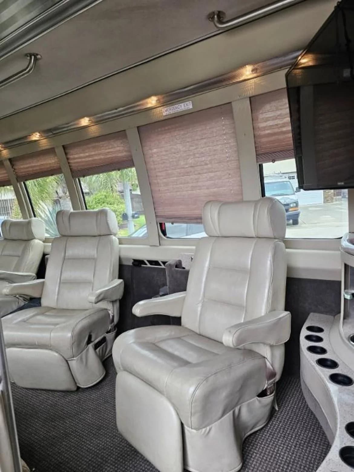 2006 Ford E450 Krystal Koach Limo Bus - Image 7