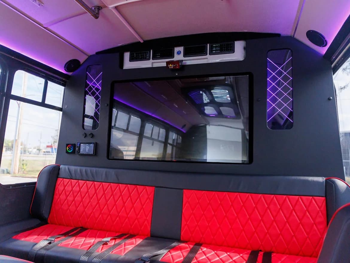 2012 Ford F550 Champion Limo Bus - Image 10