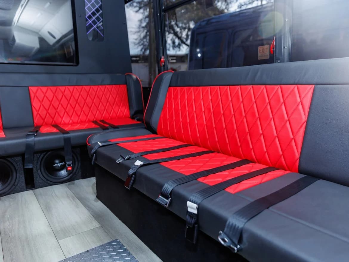 2012 Ford F550 Champion Limo Bus - Image 4