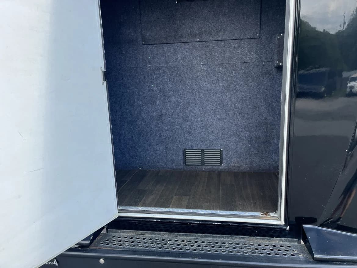 2017 Ford Transit Limo Bus - Image 11