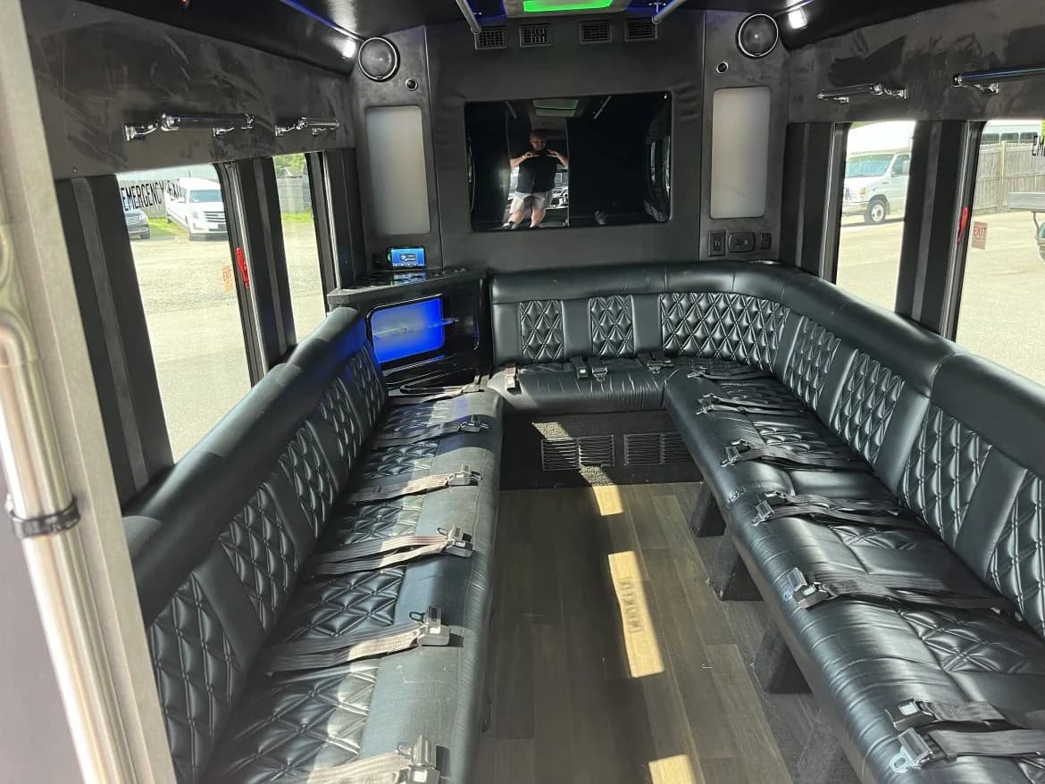 2017 Ford Transit Limo Bus - Image 8