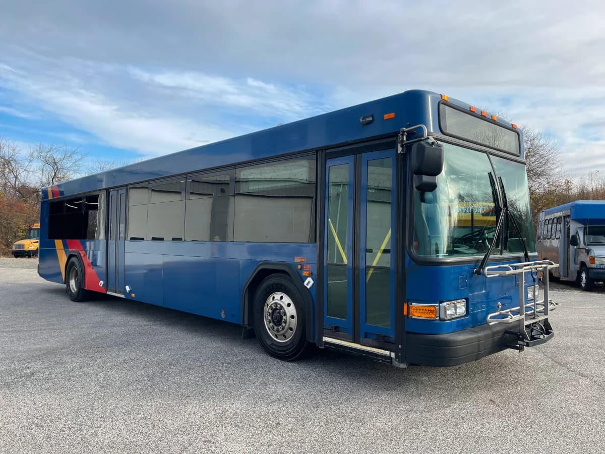 2010 Gillig Low Floor ADA Transit Bus - Image 2