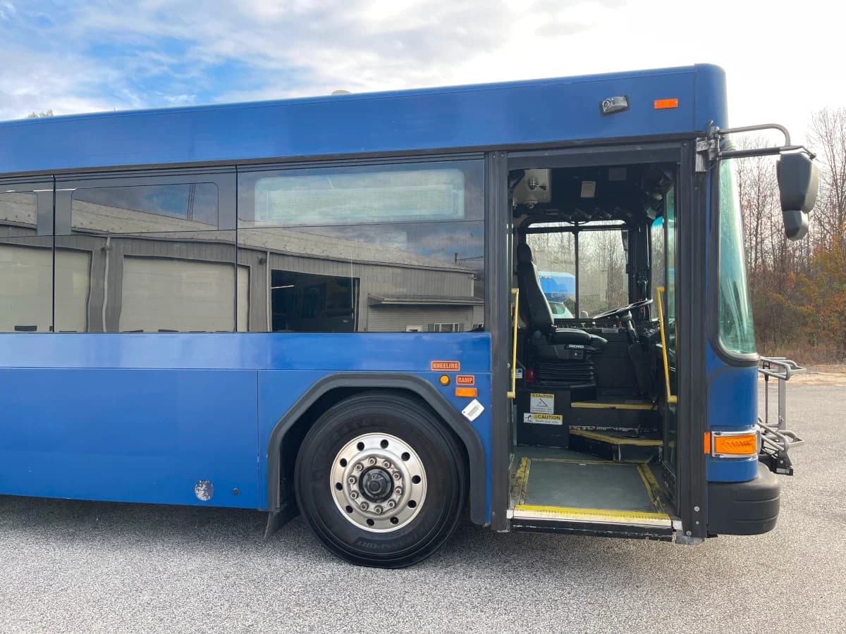 2010 Gillig Low Floor ADA Transit Bus - Image 9