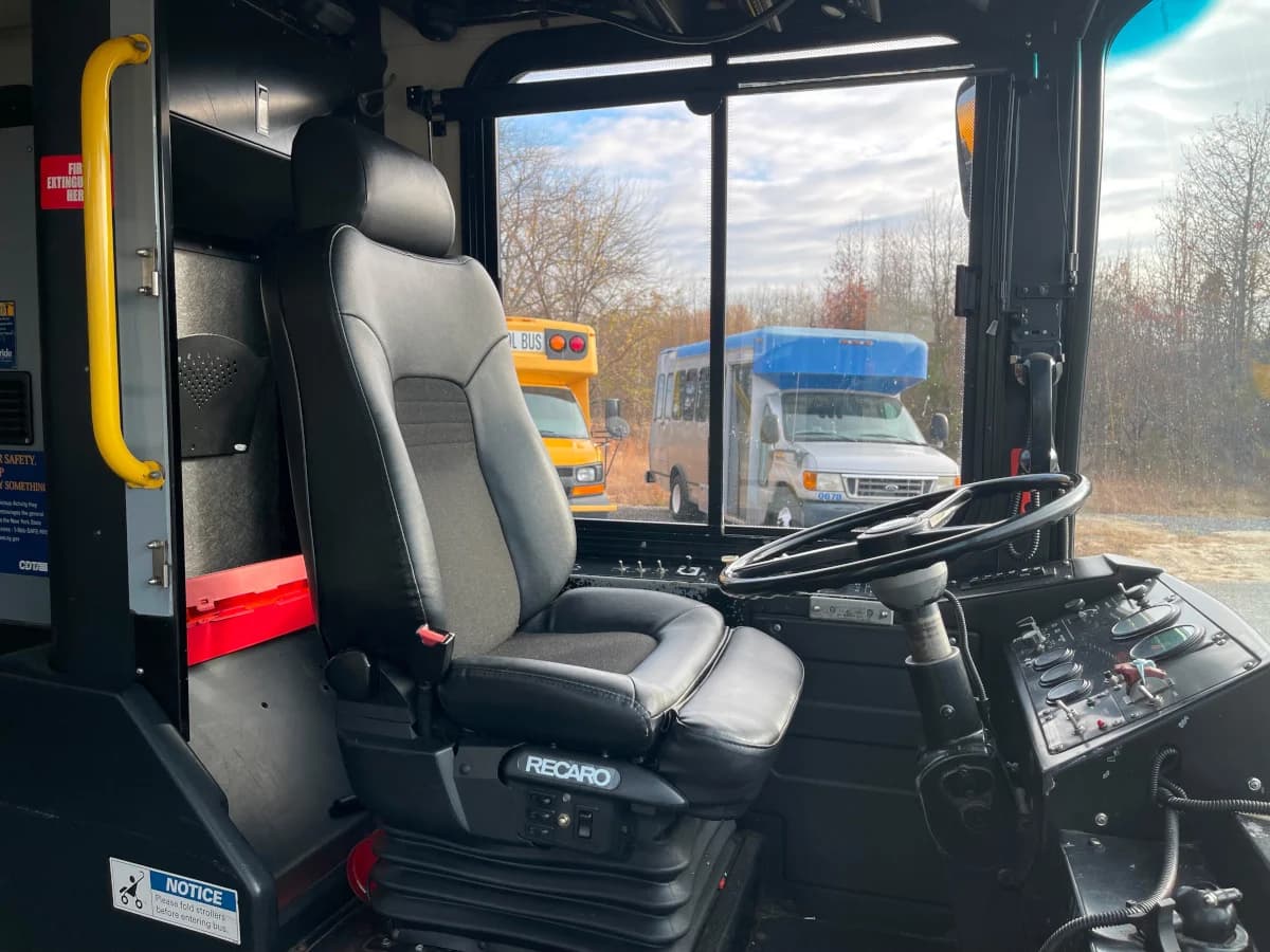2010 Gillig Low Floor ADA Transit Bus - Image 11
