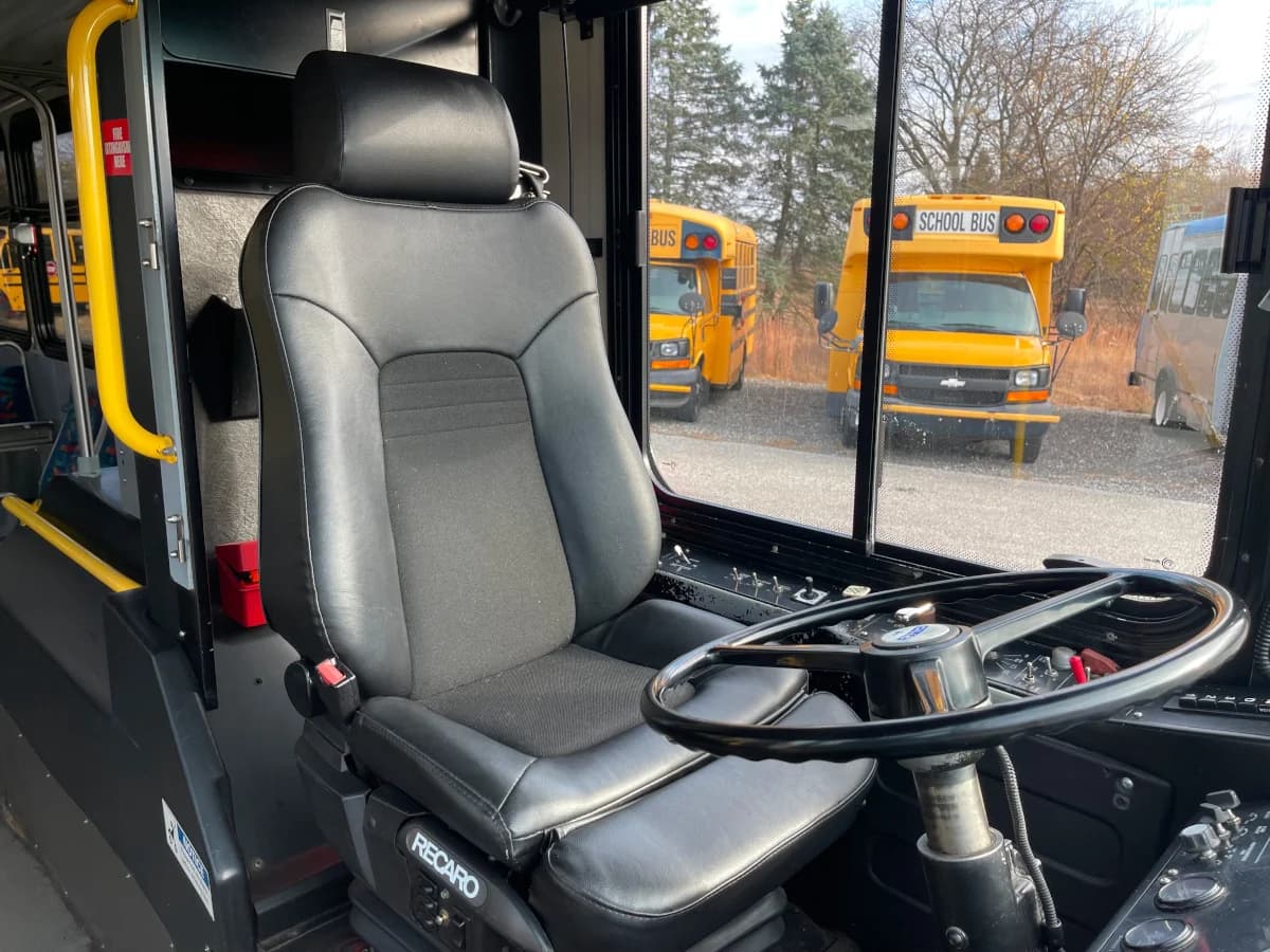 2010 Gillig Low Floor ADA Transit Bus - Image 12