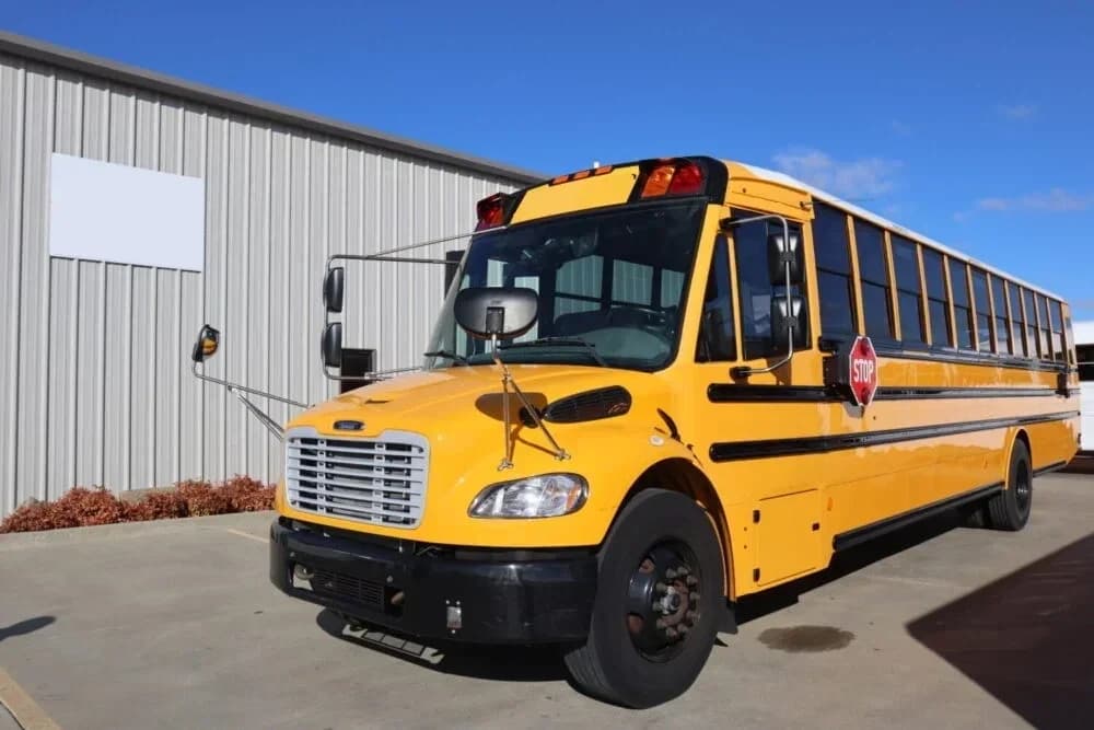 2021 Freigthliner C2 Thomas Saf-T-Liner - Image 2