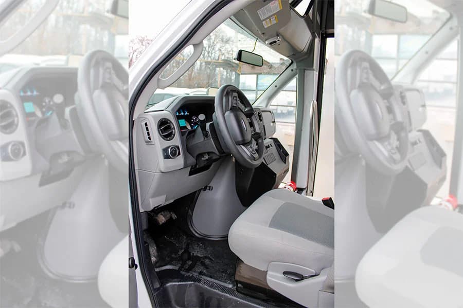 2025 Ford E450 Girardin Shuttle Bus - Image 4