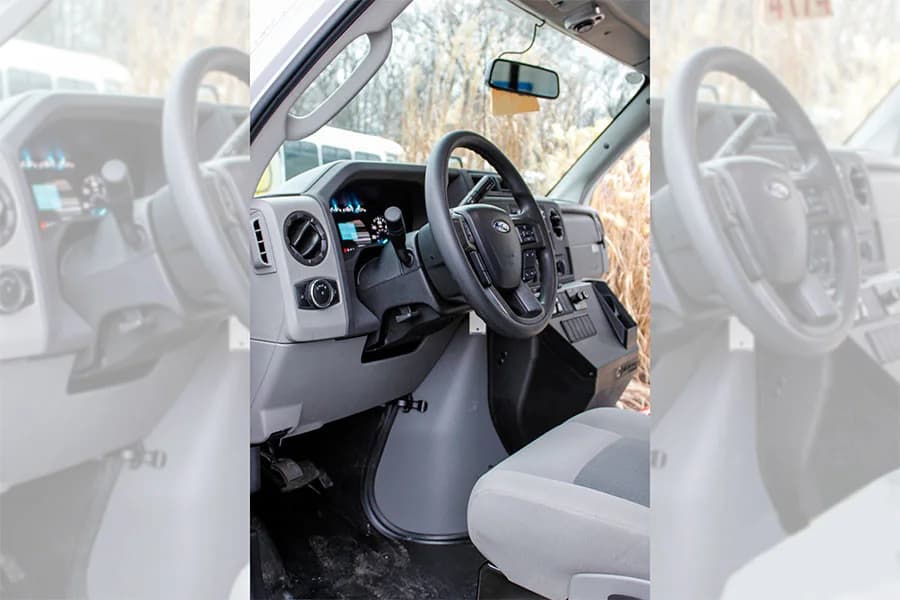 2024 Ford E450 Girardin Shuttle Bus - Image 8
