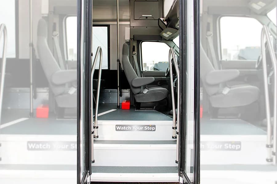 2024 Ford E450 Girardin Shuttle Bus - Image 9