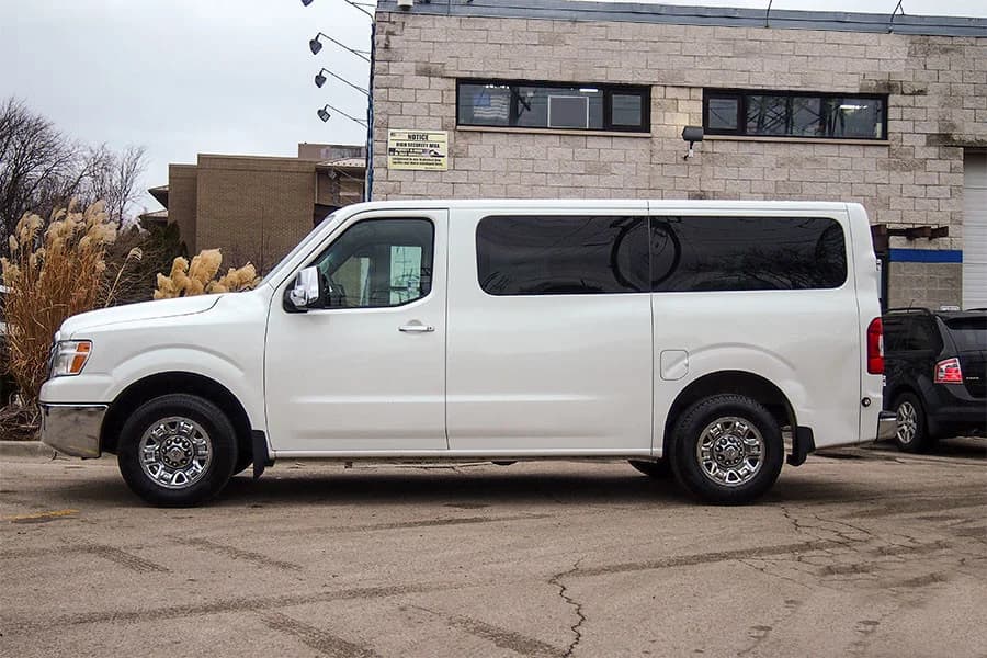 2017 Nissan NV 3500 HD Passenger Van - Image 3