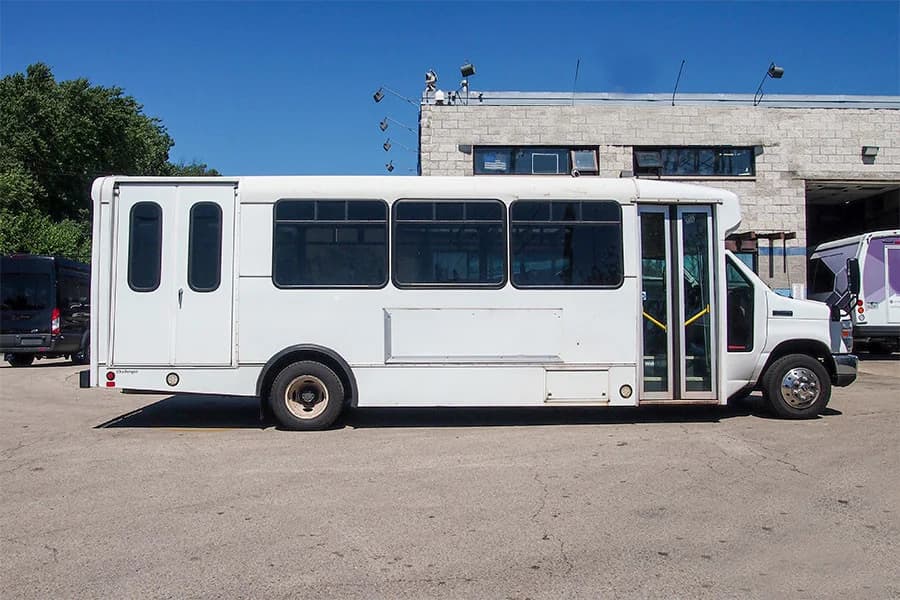 2017 Ford E450 ADA Shuttle Bus - Image 4