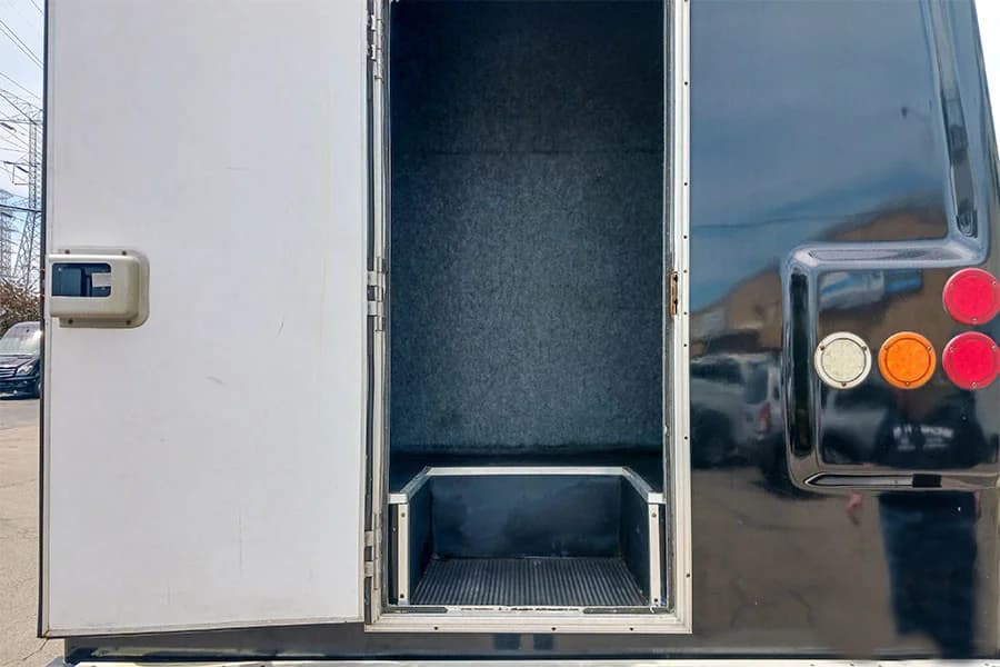 2014 Freightliner M2 Mid Size Bus - Image 3