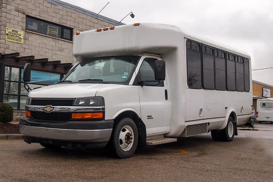 2014 Chevrolet 4500 Eldorado Aerotech Shuttle Bus - Image 1