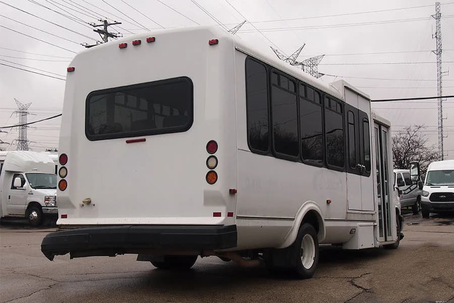 2014 Chevrolet 4500 Eldorado Aerotech Shuttle Bus - Image 3