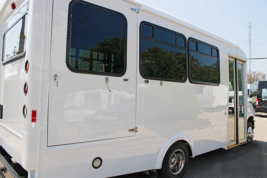 2012 Ford E450 ADA Shuttle Bus - Image 3