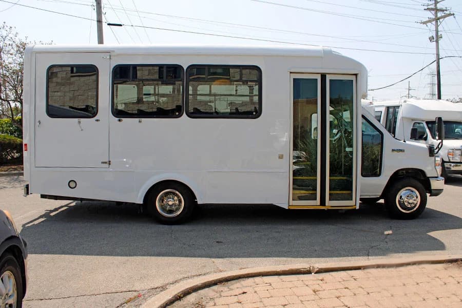 2012 Ford E450 ADA Shuttle Bus - Image 4