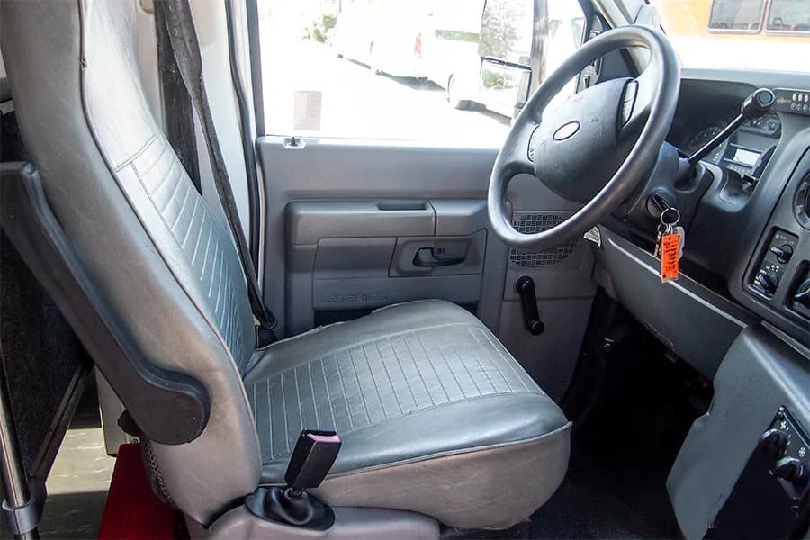 2012 Ford E450 Shuttle Bus - Image 5