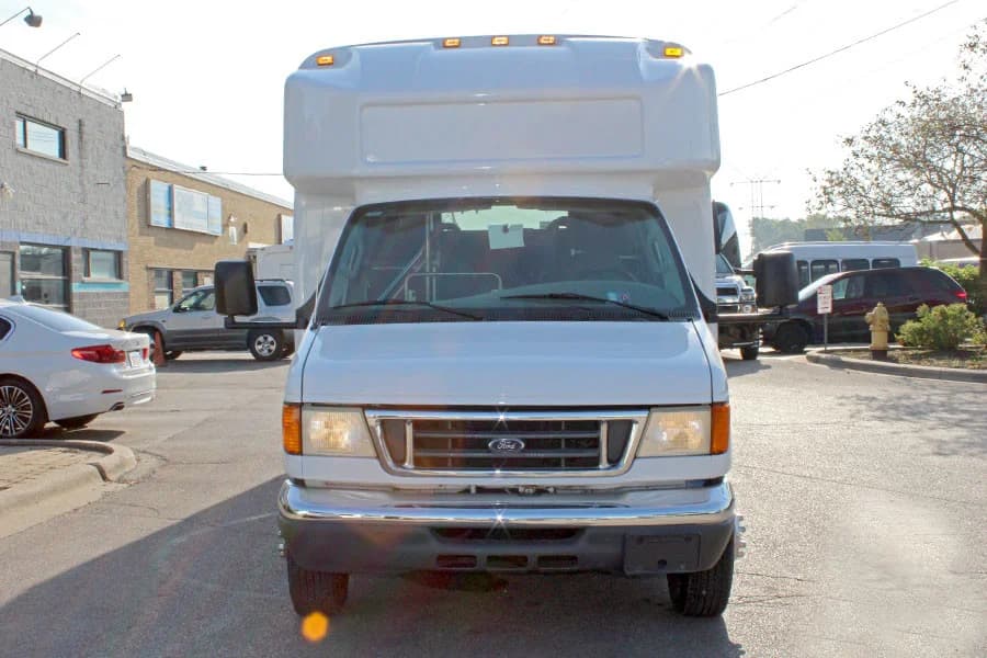 2006 Ford E450 Shuttle Bus - Image 2