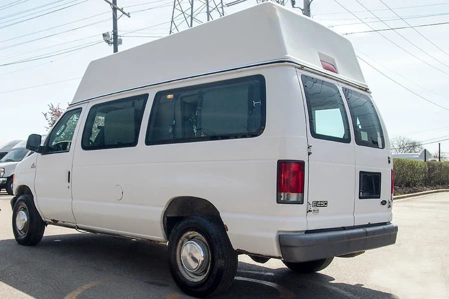 2005 Ford E250 ADA Van - Image 3