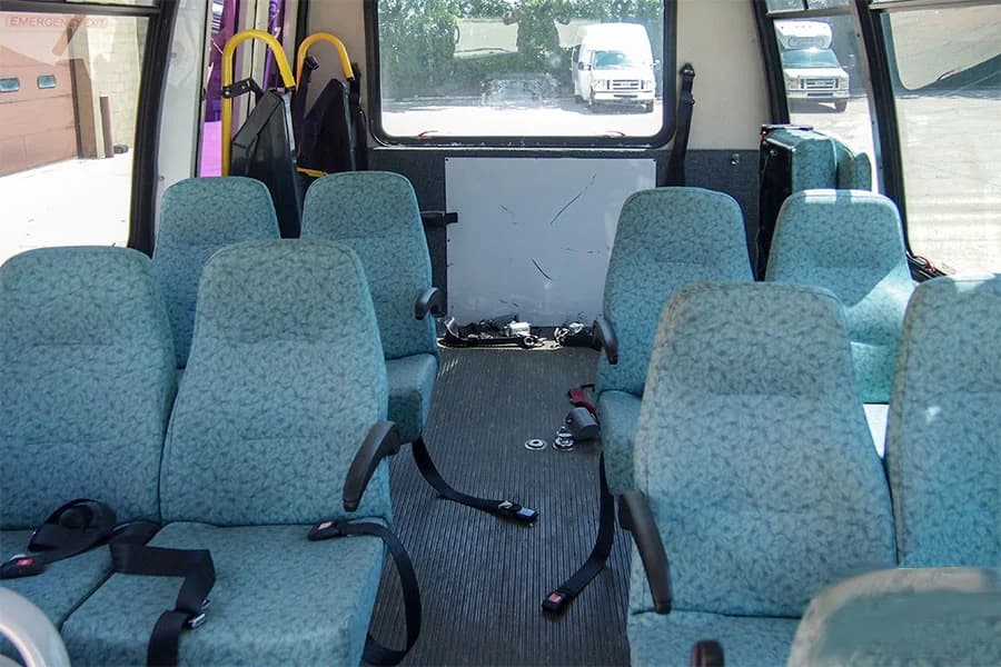 2005 Ford E450 ADA Shuttle Bus - Image 5