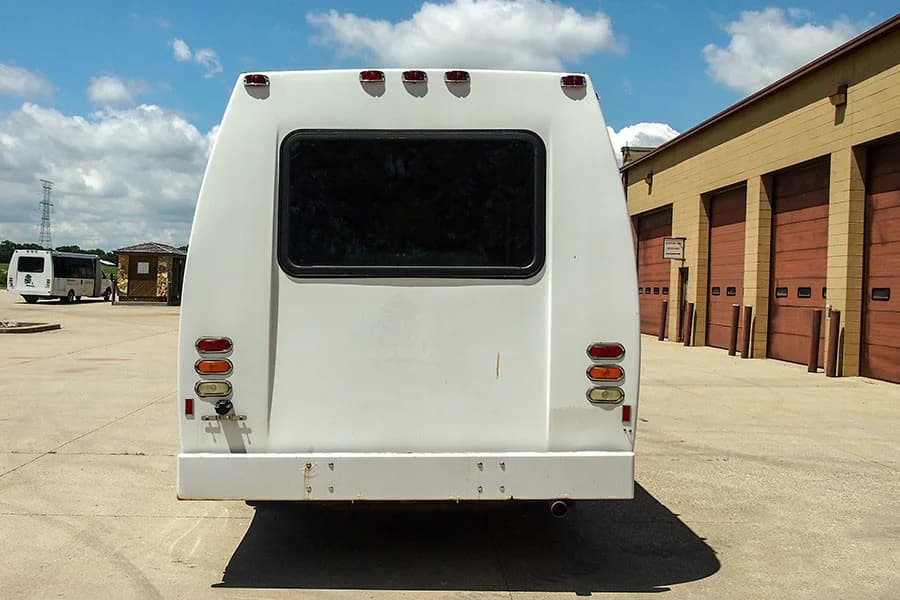 2005 Ford E450 ADA Shuttle Bus - Image 3