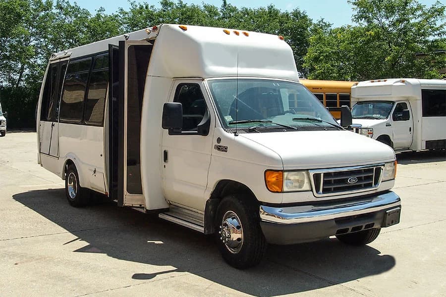 2005 Ford E450 ADA Shuttle Bus - Image 1