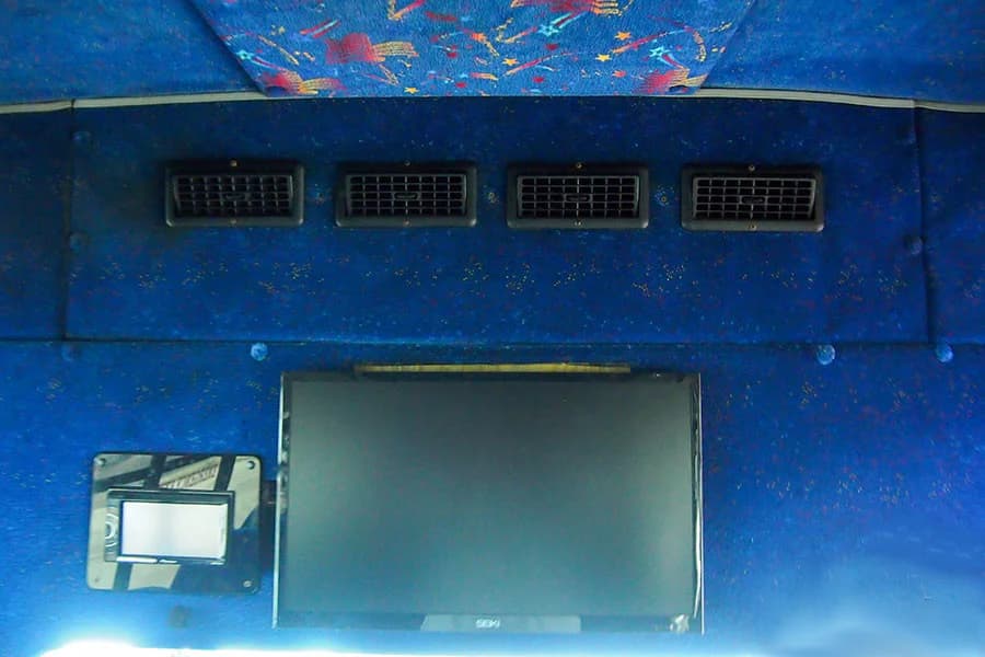 2004 Chevrolet 5500 Federal Coach Limo Bus  - Image 7