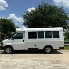 2006 Chevrolet 3500 Girardin Non CDL Shuttle Bus - Image 1