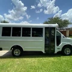 2006 Chevrolet 3500 Girardin Non CDL Shuttle Bus - Image 2