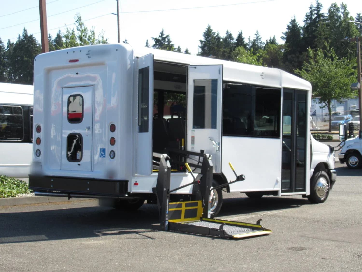 2024 Ford Endera Shuttle Bus - Image 3