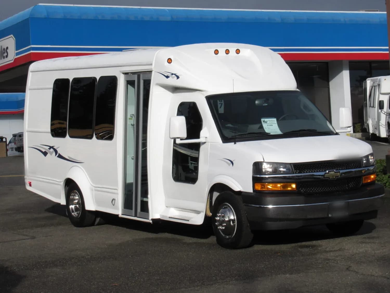 2024 Chevrolet Starcraft Starquest Shuttle Bus - Image 1