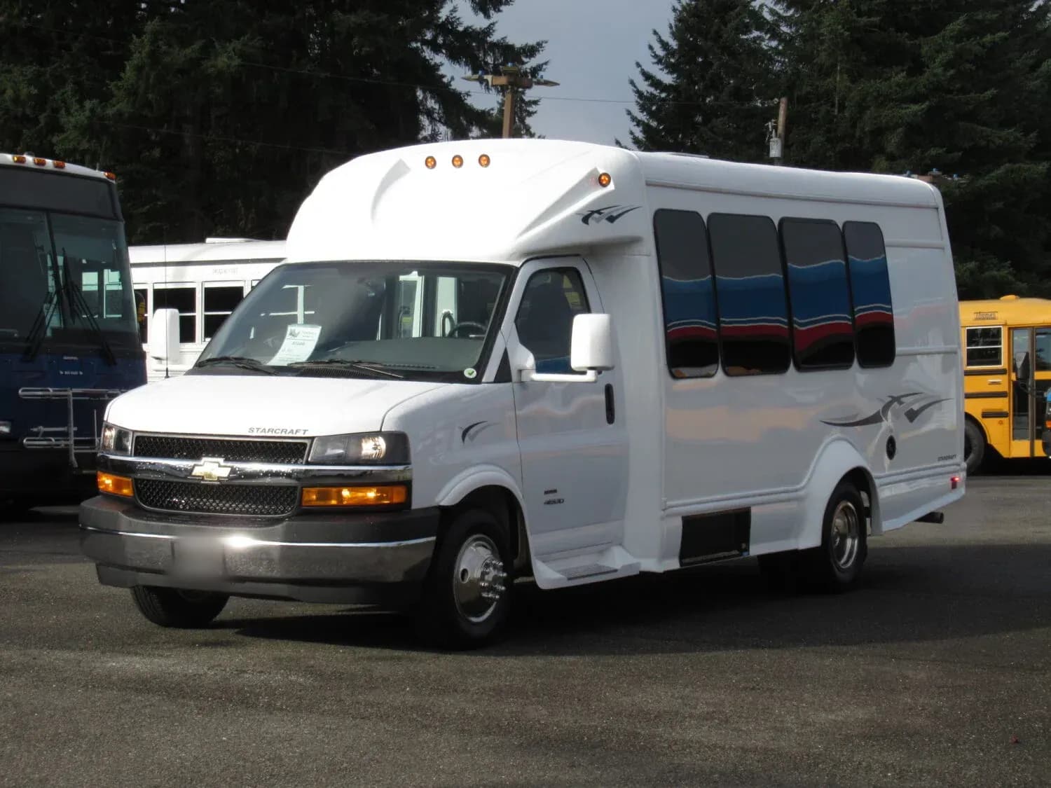 2024 Chevrolet Starcraft Starquest Shuttle Bus - Image 2