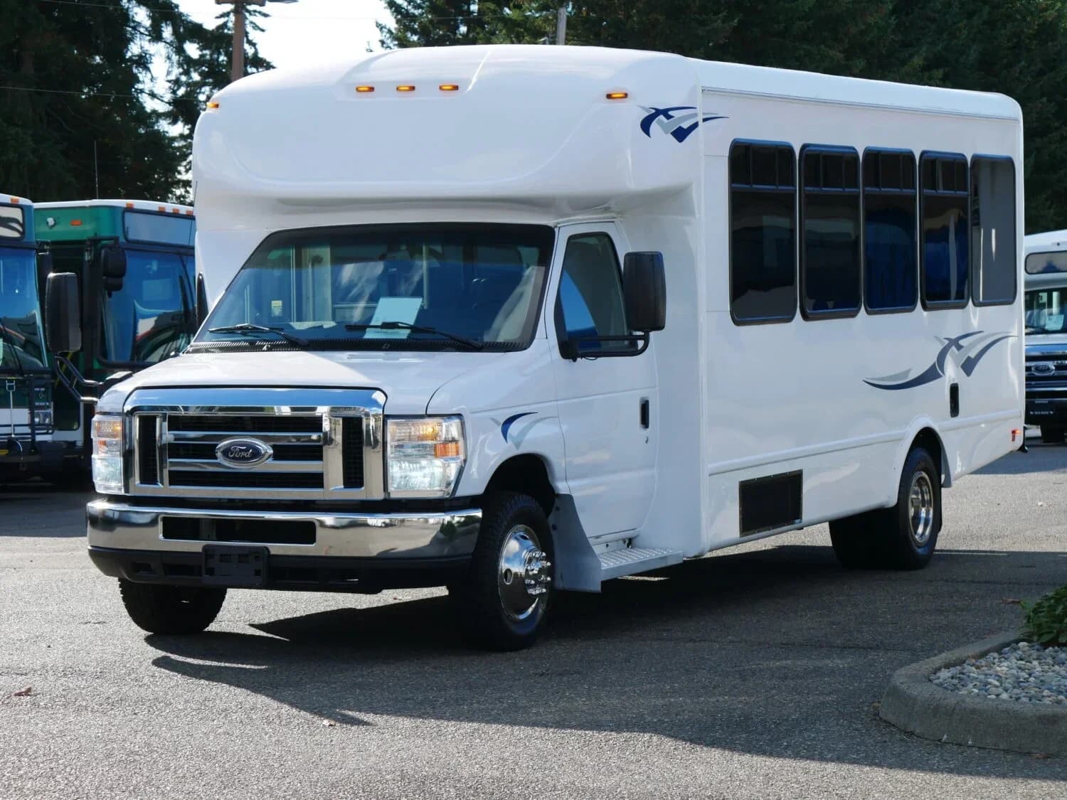 2019 Ford E450 Starcraft Allstar Shuttle Bus - Image 3