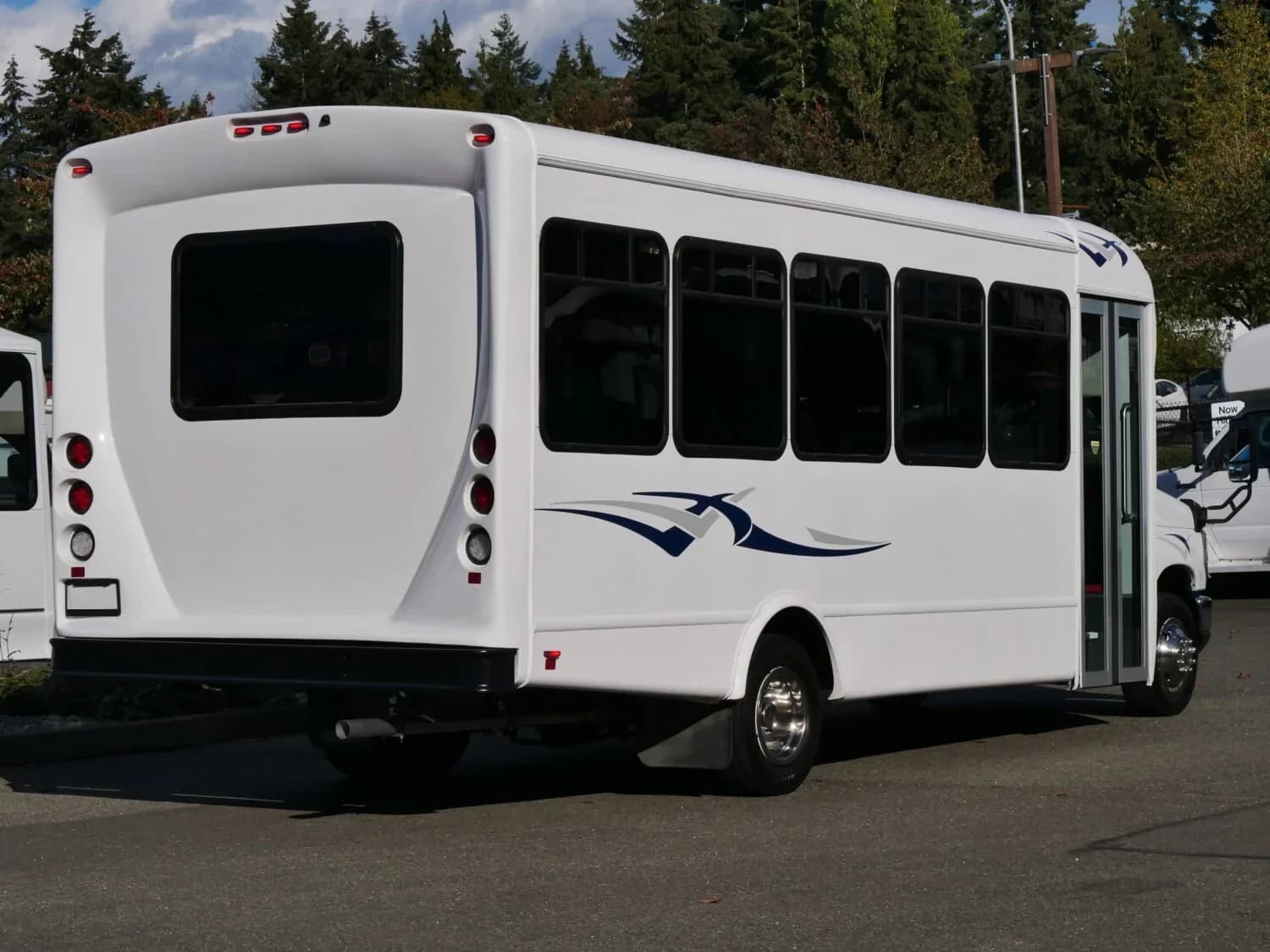 2019 Ford E450 Starcraft Allstar Shuttle Bus - Image 4