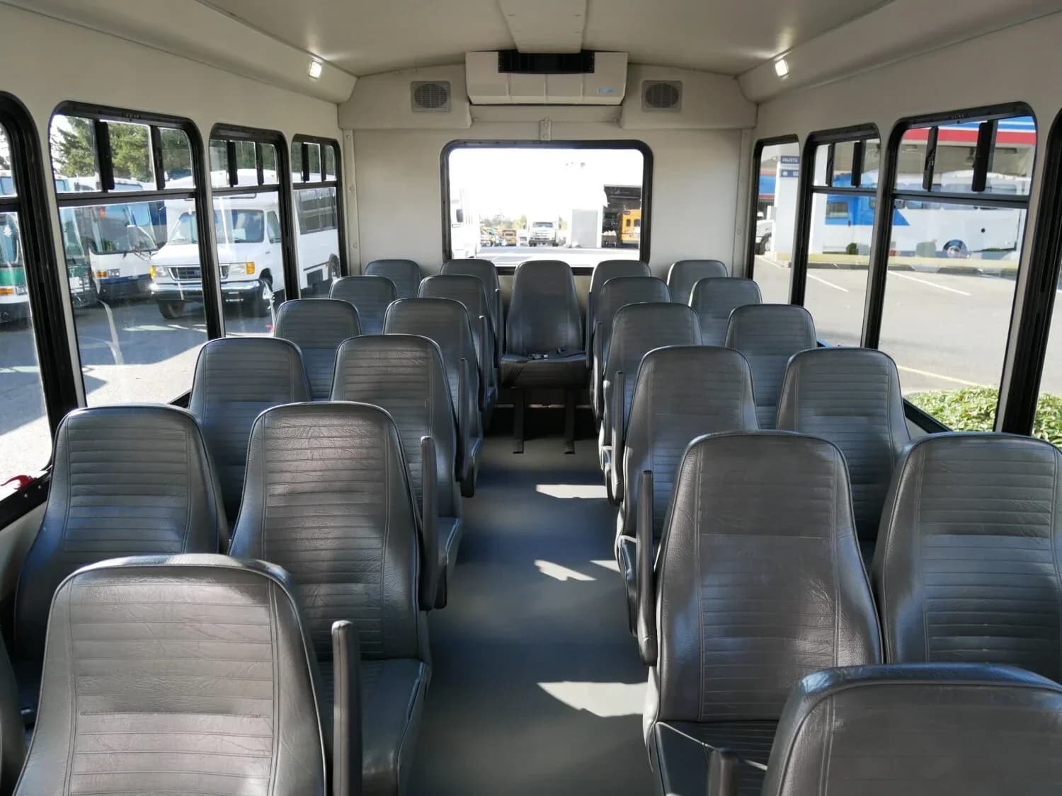 2019 Ford E450 Starcraft Allstar Shuttle Bus - Image 9