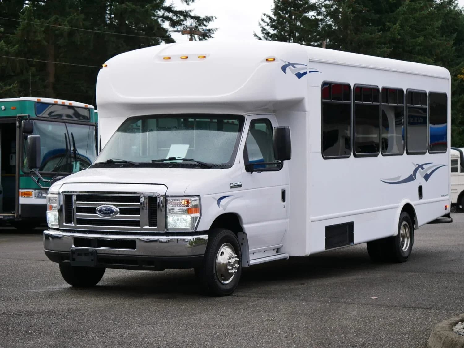 2018 Ford E450 Starcraft Allstar Shuttle Bus - Image 2