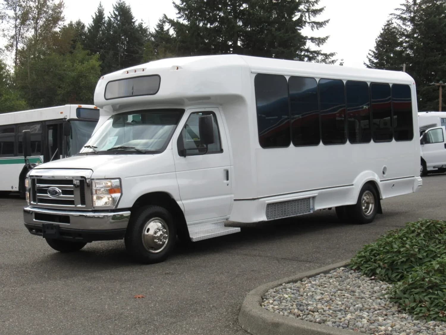 2018 Ford E450 Eldorado Shuttle Bus - Image 2