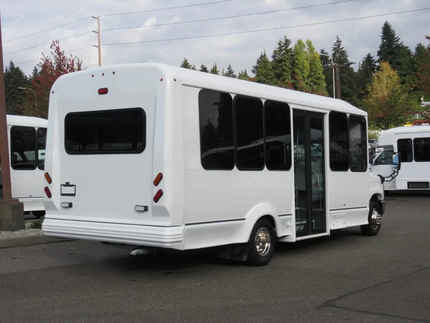2018 Ford E450 Eldorado Shuttle Bus - Image 3