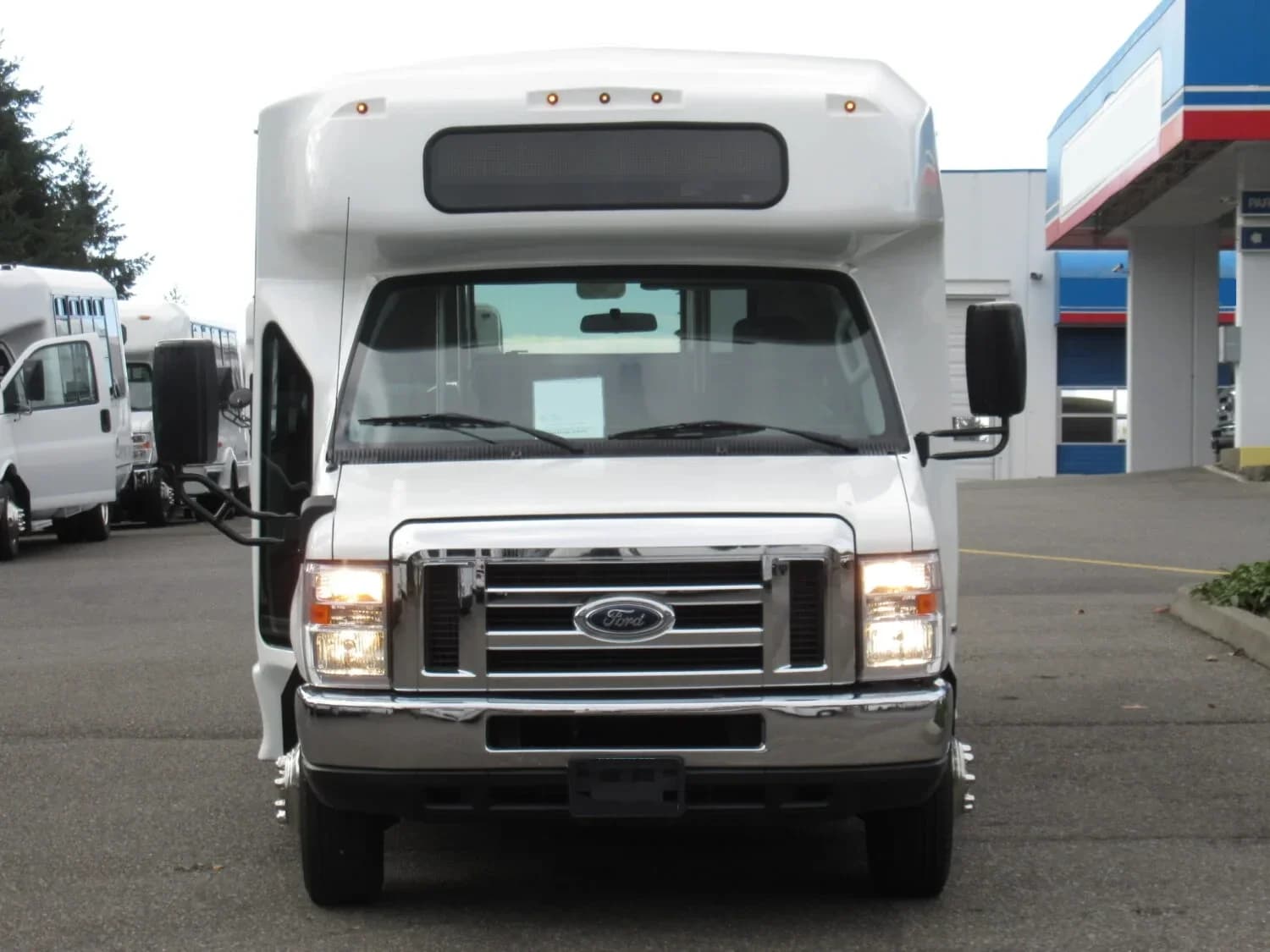 2018 Ford E450 Eldorado Shuttle Bus - Image 6