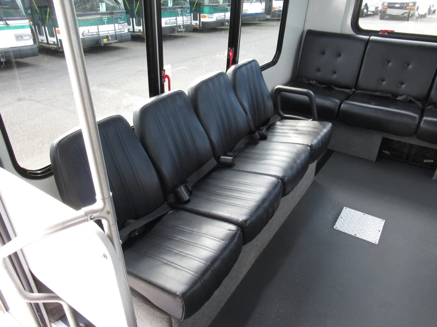2018 Ford E450 Eldorado Shuttle Bus - Image 9
