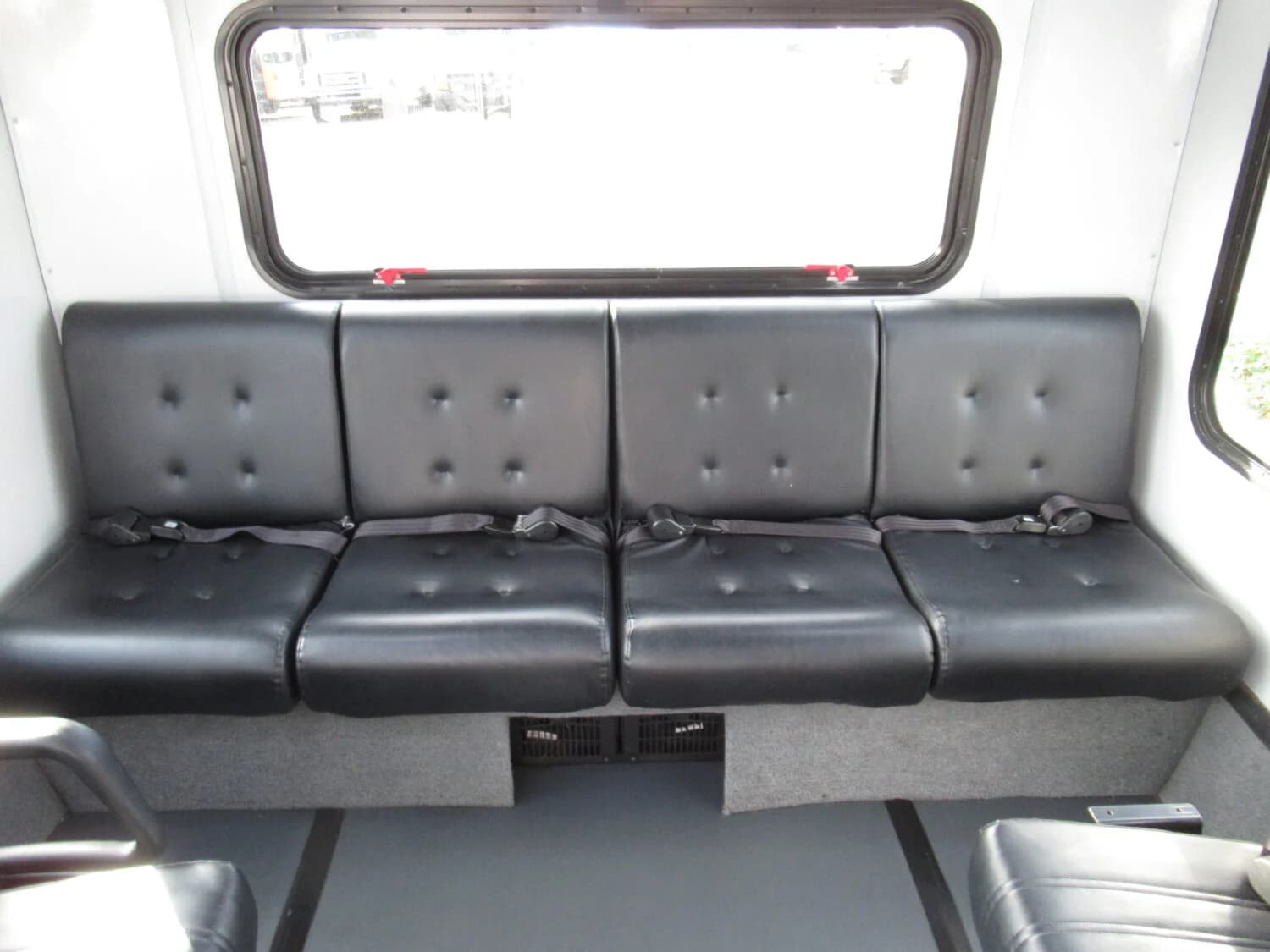2018 Ford E450 Eldorado Shuttle Bus - Image 10