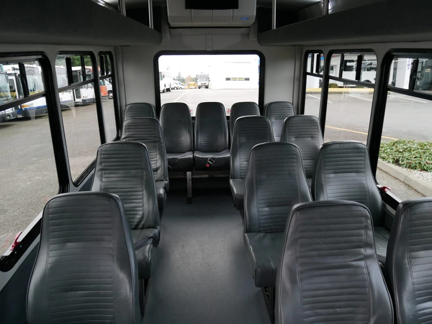2016 Ford Transit Starlite Non CDL Shuttle Bus - Image 7