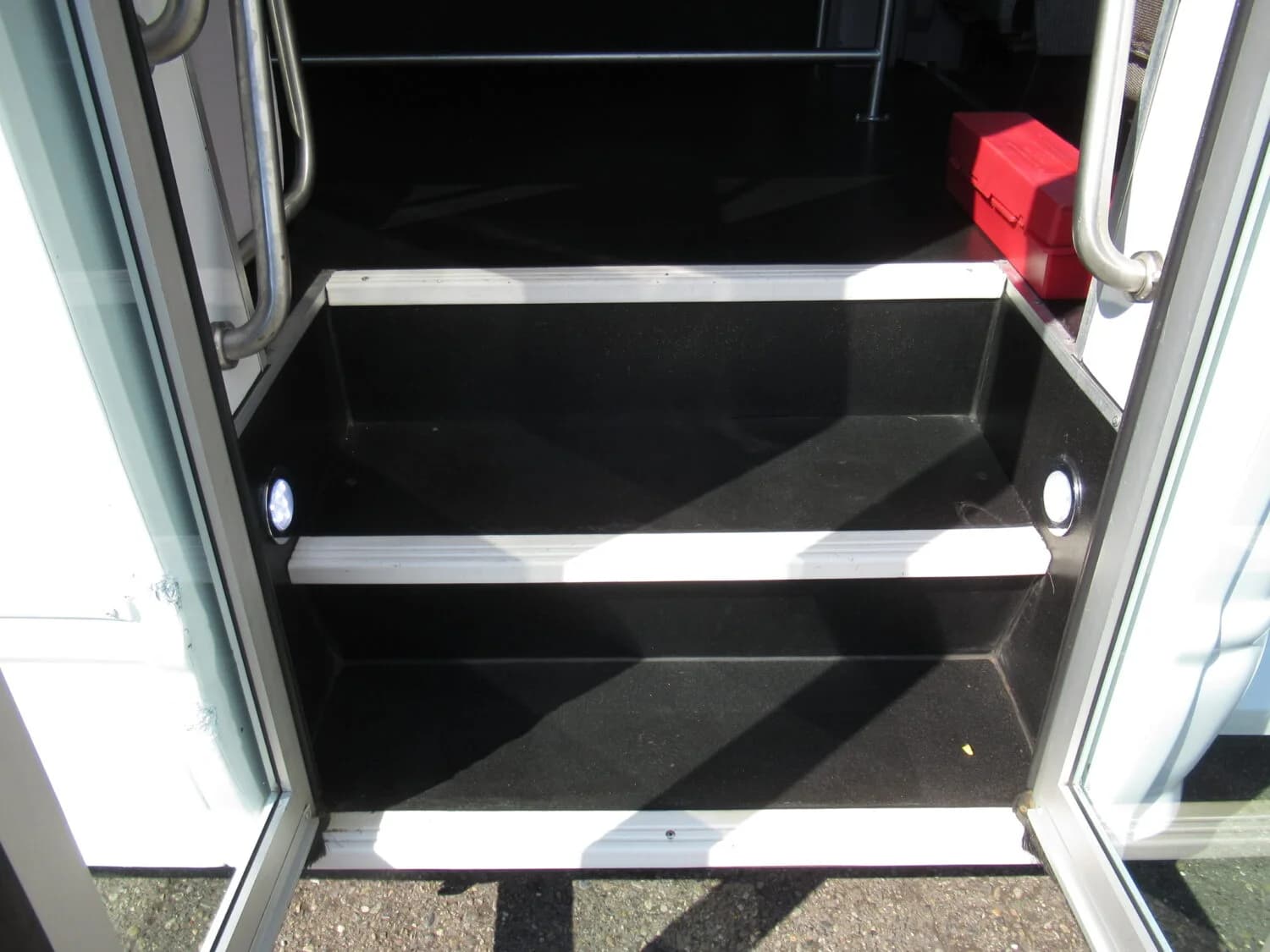 2016 Ford E450 Non CDL Starcraft Shuttle - Image 7