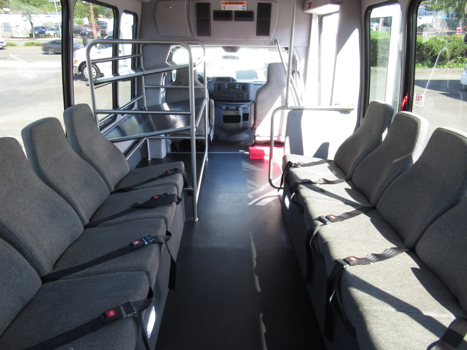 2016 Ford E450 Non CDL Starcraft Shuttle - Image 11