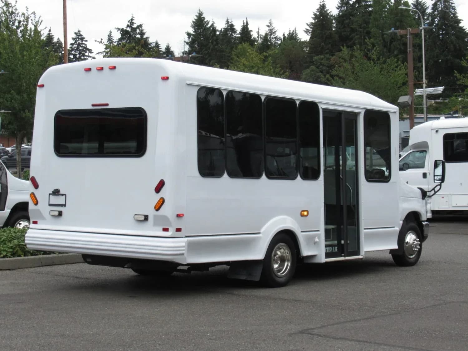 2016 Ford E450 Eldorado Shuttle Bus - Image 4