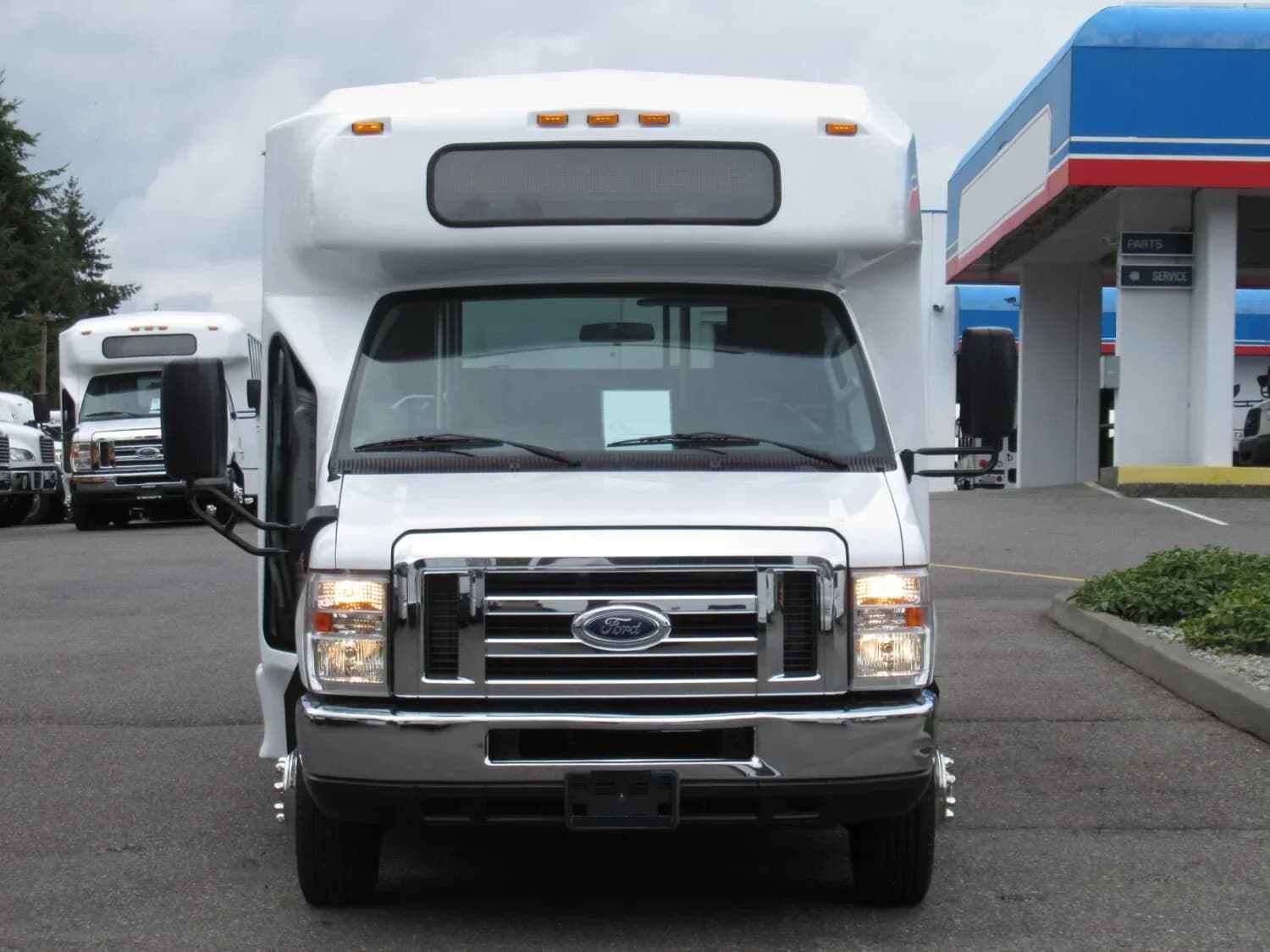 2016 Ford E450 Eldorado Shuttle Bus - Image 2