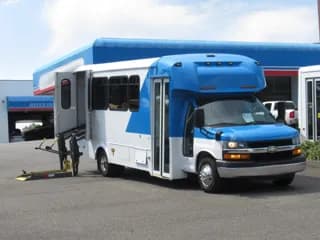 2016 Chevrolet Titan II bus
